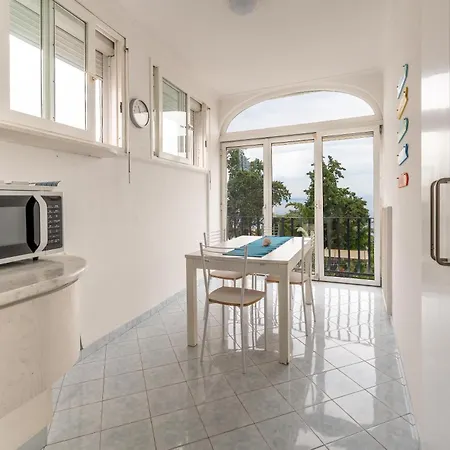 Vakantiehuis A Varca Ra Neve Capri